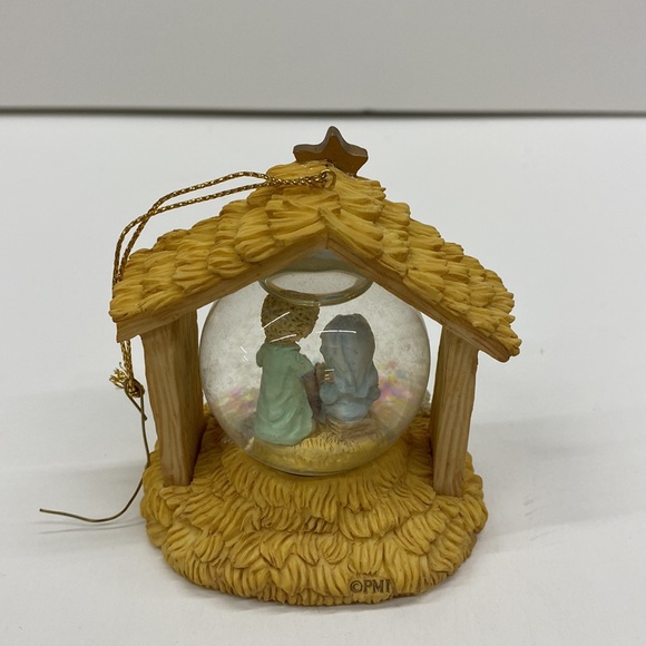 Precious Moments Nativity Crèche Mini Waterball Hanging Ornament - Picture 3 of 7